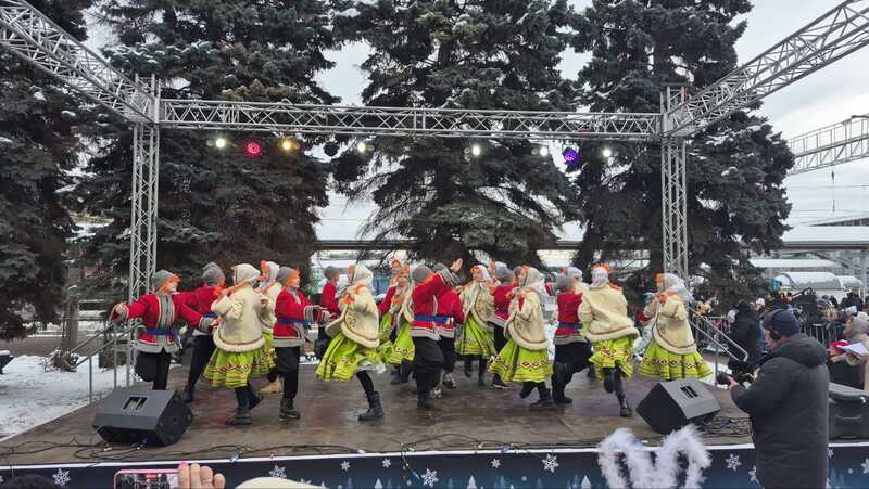 Сегодня в Челябинске произошло поистине волшебное событие — город встретил поезд Деда Мороза!